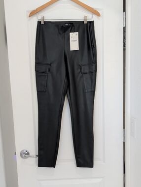 New ZARA Mid Rise Side Zipper Flat Front Black Faux Leather Cargo Leggings M